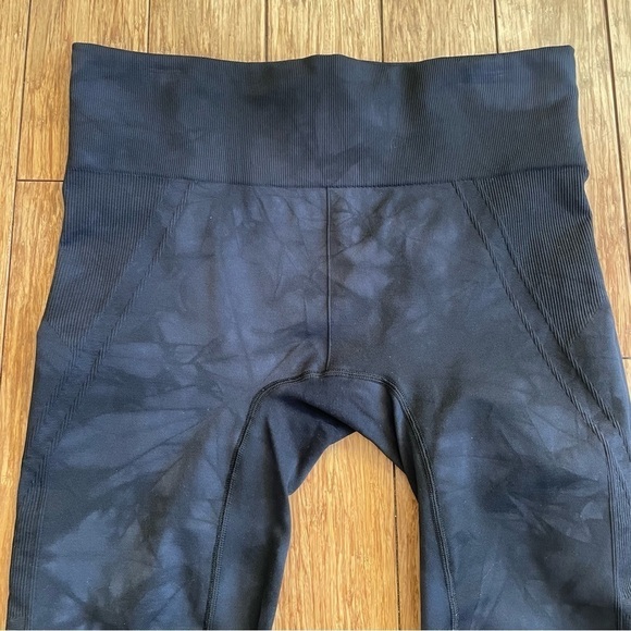 Athleta Crop Leggings Capri Tight Pant Marble Tie Dye Grey Black Size XL - Picture 6 of 7